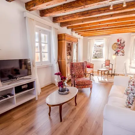 Lighthouse Apartment *